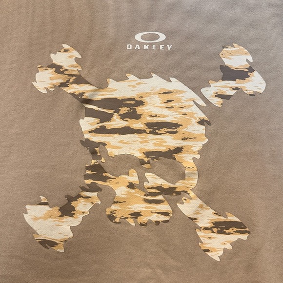 Oakley Hoodie Sweatshirt Mens M Tan Skull and Crossbones Graphic Camo Skate Surf - Picture 4 of 9